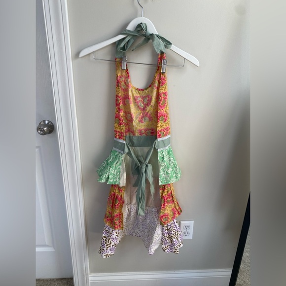 Grannies Patchwork Floral Ruffle Spring Apron - Picture 4 of 6